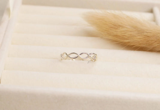 Eternal Elegance: 950 Sterling Silver Infinity Twist Ring – Handmade Minimalist Beauty