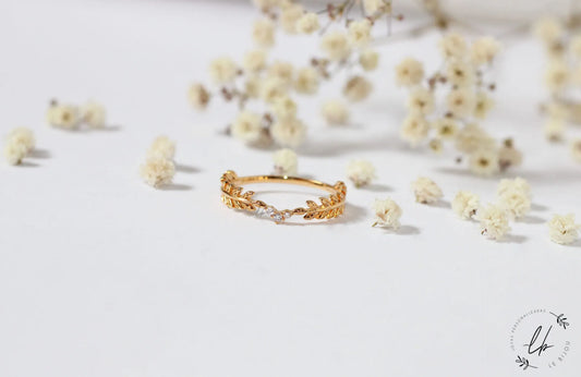 🌿 Vintage Gold Leaf Ring with CZ Stones – Dainty Nature-Inspired Band for Women