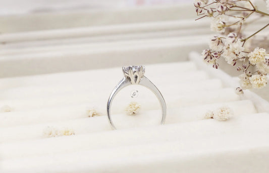 💍 925 Sterling Silver Solitaire Engagement Ring – Timeless Elegance with Zircon Center Stone