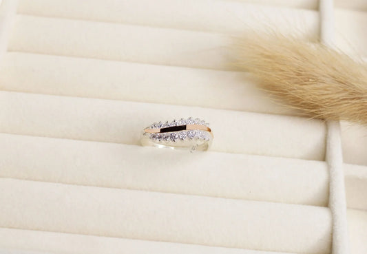 🌟 Elegant Mala Ring – A Sophisticated Union of 18K Gold and Zirconia