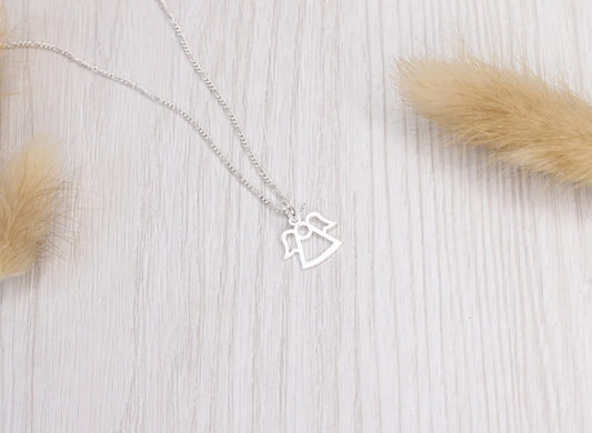 😇 Angel's Guardian Necklace – A Spiritual Embrace of Love and Protection